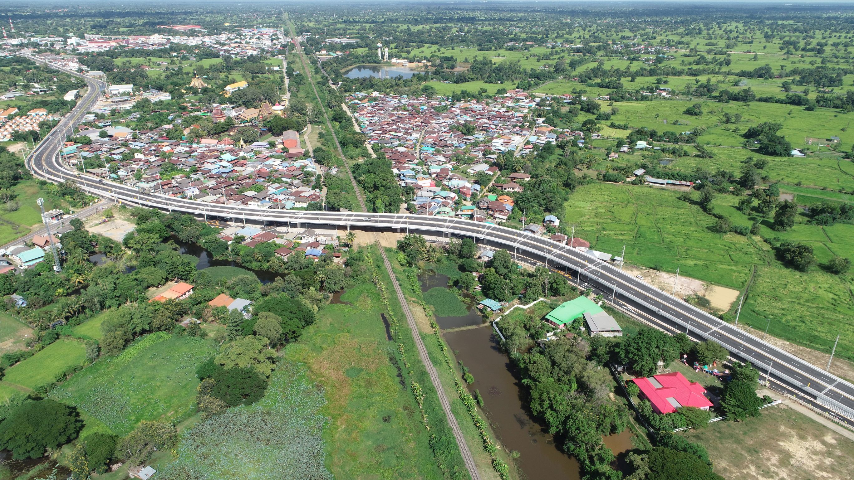 โครงการก่อสร้างทางหลวงหมายเลข  226 สาย อ.ห้วยทับทัน  -  ศรีสะเกษ ระหว่าง กม.235+705.000 ถึง กม.249+500.000  ระยะทางยาวประมาณ 13.795 กม.