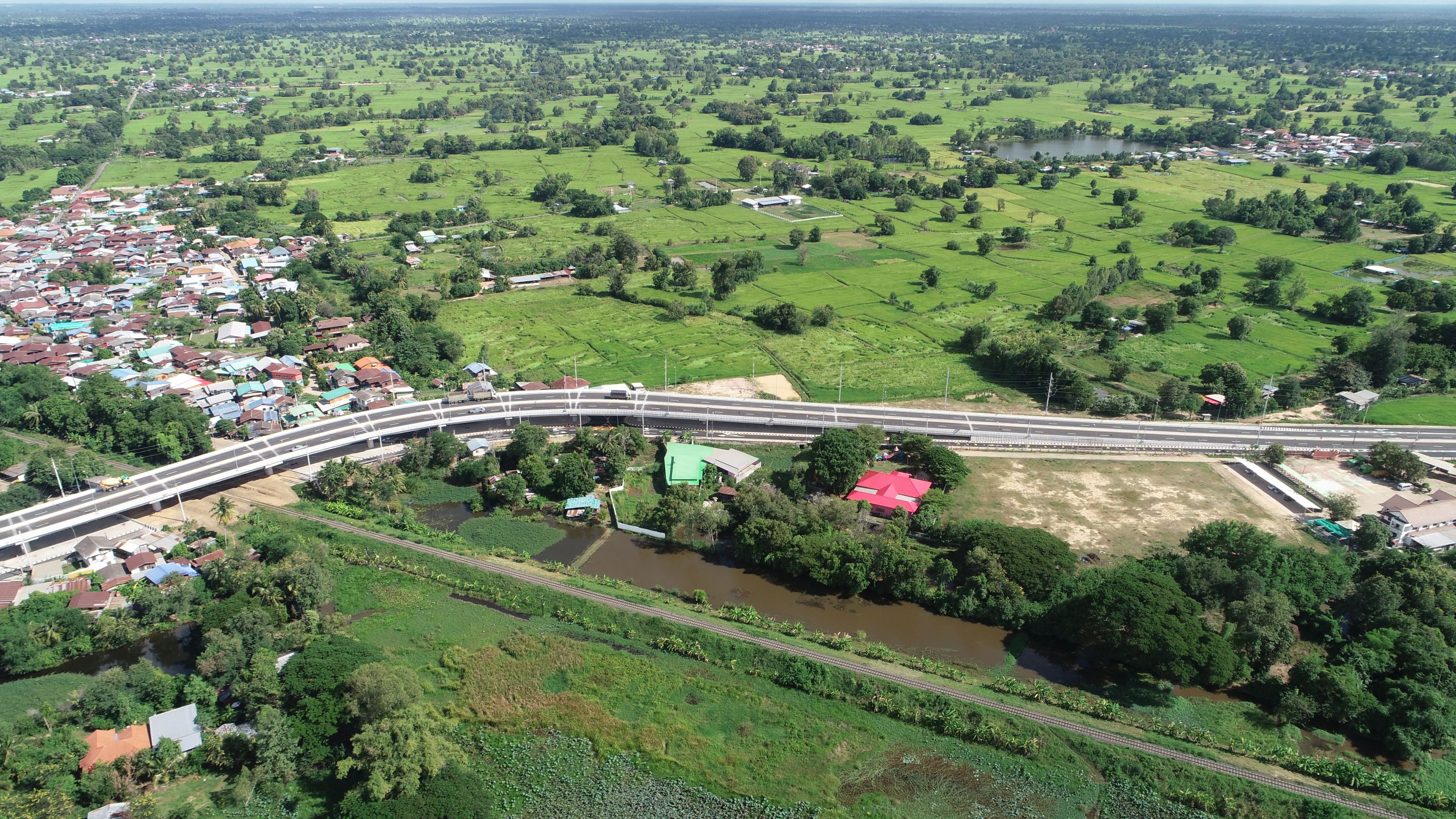 โครงการก่อสร้างทางหลวงหมายเลข  226 สาย อ.ห้วยทับทัน  -  ศรีสะเกษ ระหว่าง กม.235+705.000 ถึง กม.249+500.000  ระยะทางยาวประมาณ 13.795 กม.