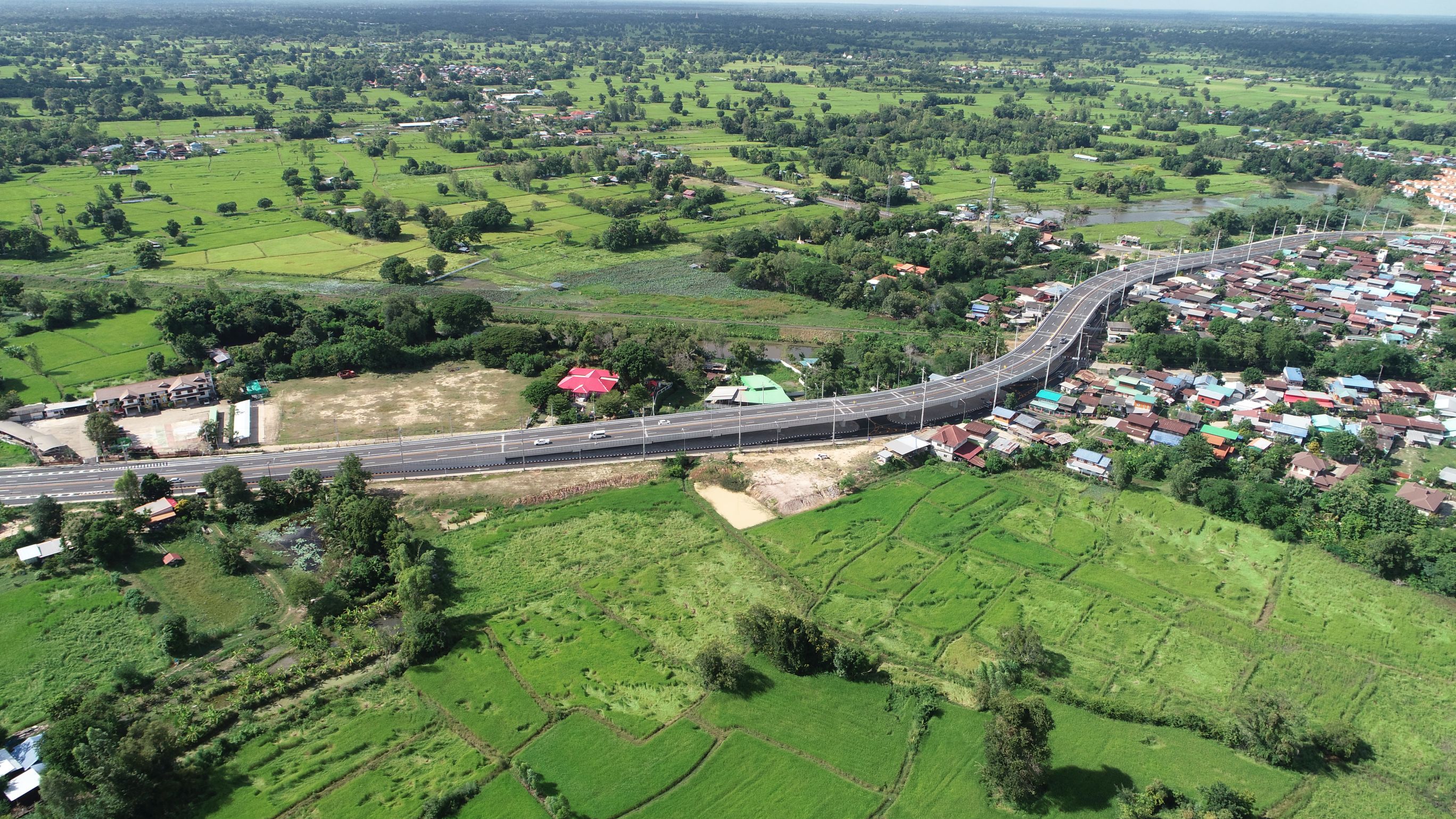 โครงการก่อสร้างทางหลวงหมายเลข  226 สาย อ.ห้วยทับทัน  -  ศรีสะเกษ ระหว่าง กม.235+705.000 ถึง กม.249+500.000  ระยะทางยาวประมาณ 13.795 กม.