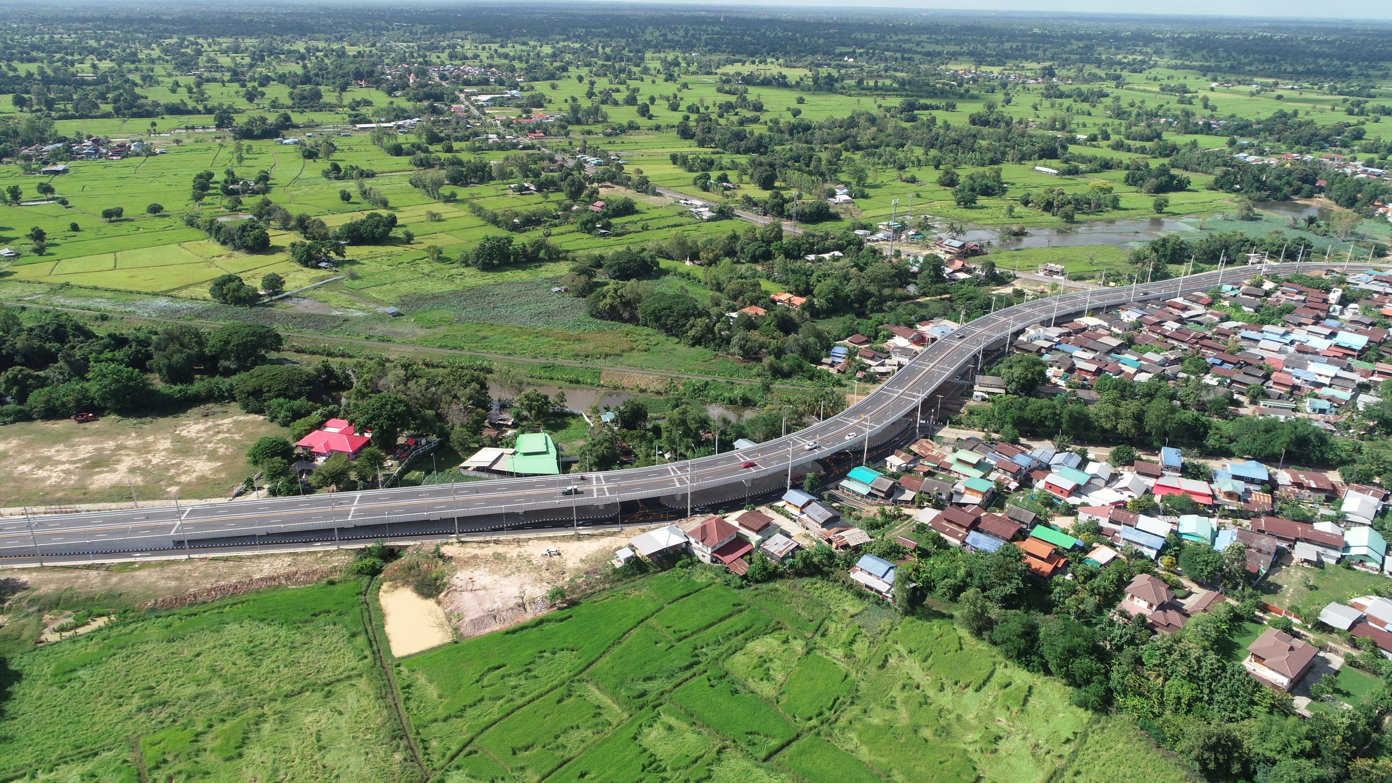 โครงการก่อสร้างทางหลวงหมายเลข  226 สาย อ.ห้วยทับทัน  -  ศรีสะเกษ ระหว่าง กม.235+705.000 ถึง กม.249+500.000  ระยะทางยาวประมาณ 13.795 กม.
