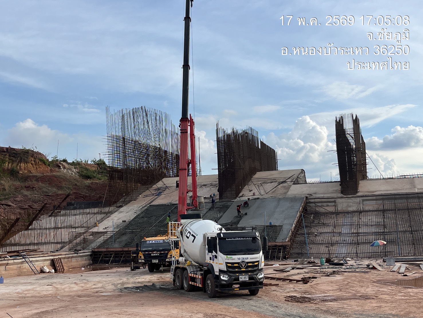 งานจ้างก่อสร้างเขื่อนหัวงานและอาคารประกอบ  โครงการอ่างเก็บน้ำลำน้ำชีอันเนื่องมาจากพระราชดำริ  จังหวัดชัยภูมิ