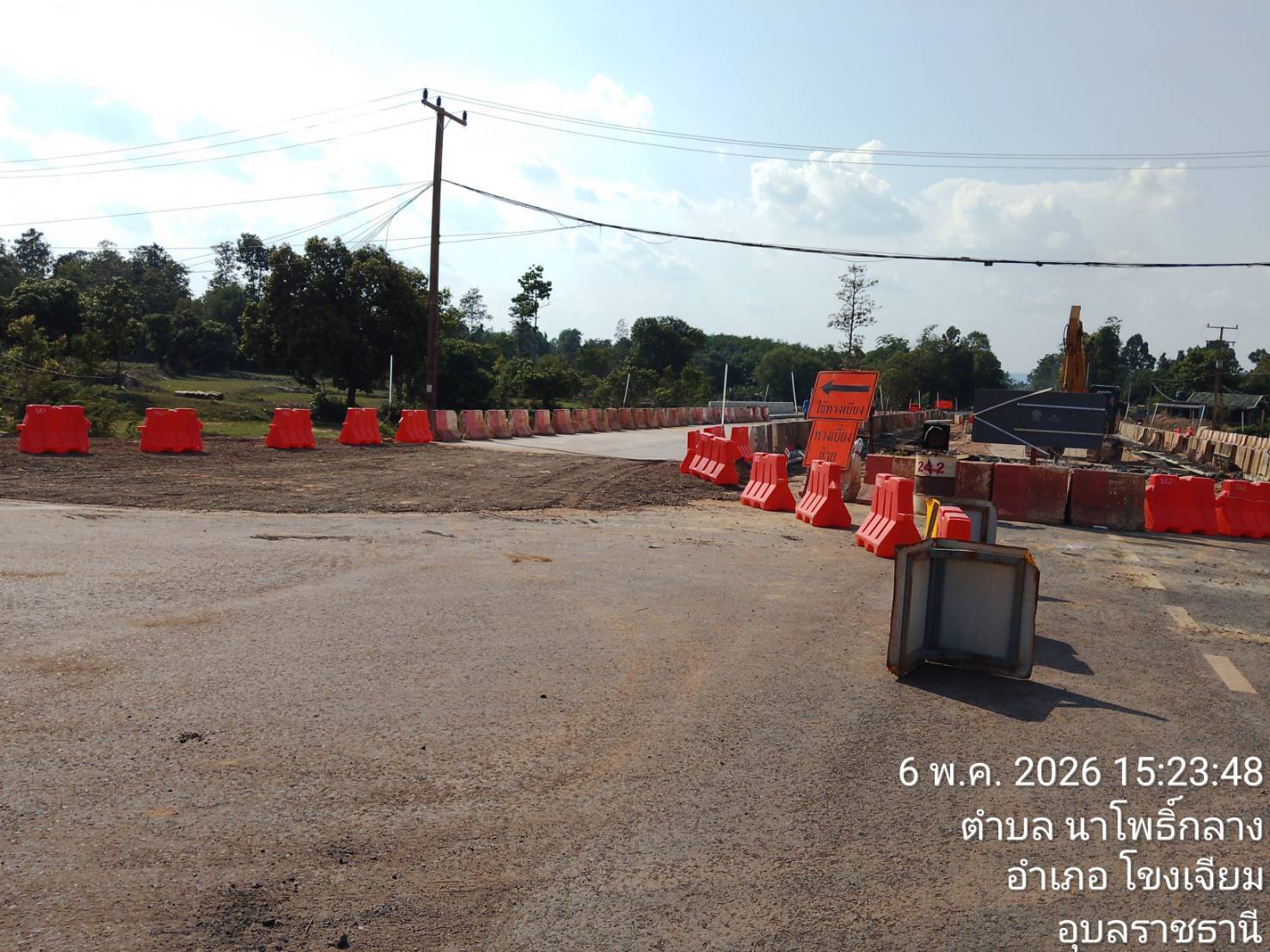 ก่อสร้างทางหลวงหมายเลข 2135 สาย อ.ศรีเมืองใหม่ (ดอนใหญ่) - ผาแต้ม (หนามแท่ง)  ระหว่าง กม.0+000.000 - กม.37+491.000 ระยะทางยาวประมาณ 37.491 กิโลเมตร รวมงานติดตั้งไฟฟ้าแสงสว่างและไฟกระพริบบนทางหลวง ณ อำเภอศรีเมืองใหม่  และอำเภอโขงเจียม  จังหวัดอุบลราชธานี  